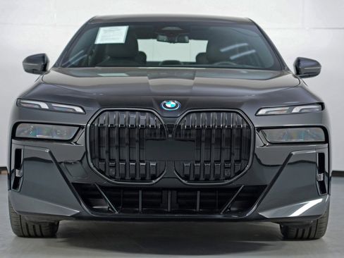 Used 2024 BMW i7 eDrive50 w/ M Sport Package image 7