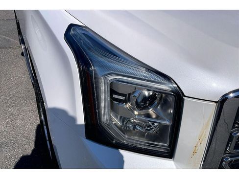 Used 2018 GMC Yukon SLT w/ Open Road Package AWD/4WD image 30