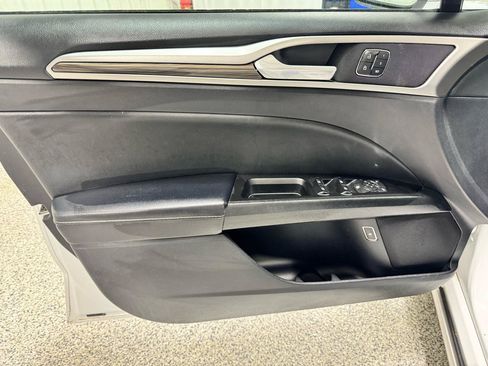 Used 2019 Ford Fusion SEL FWD image 16