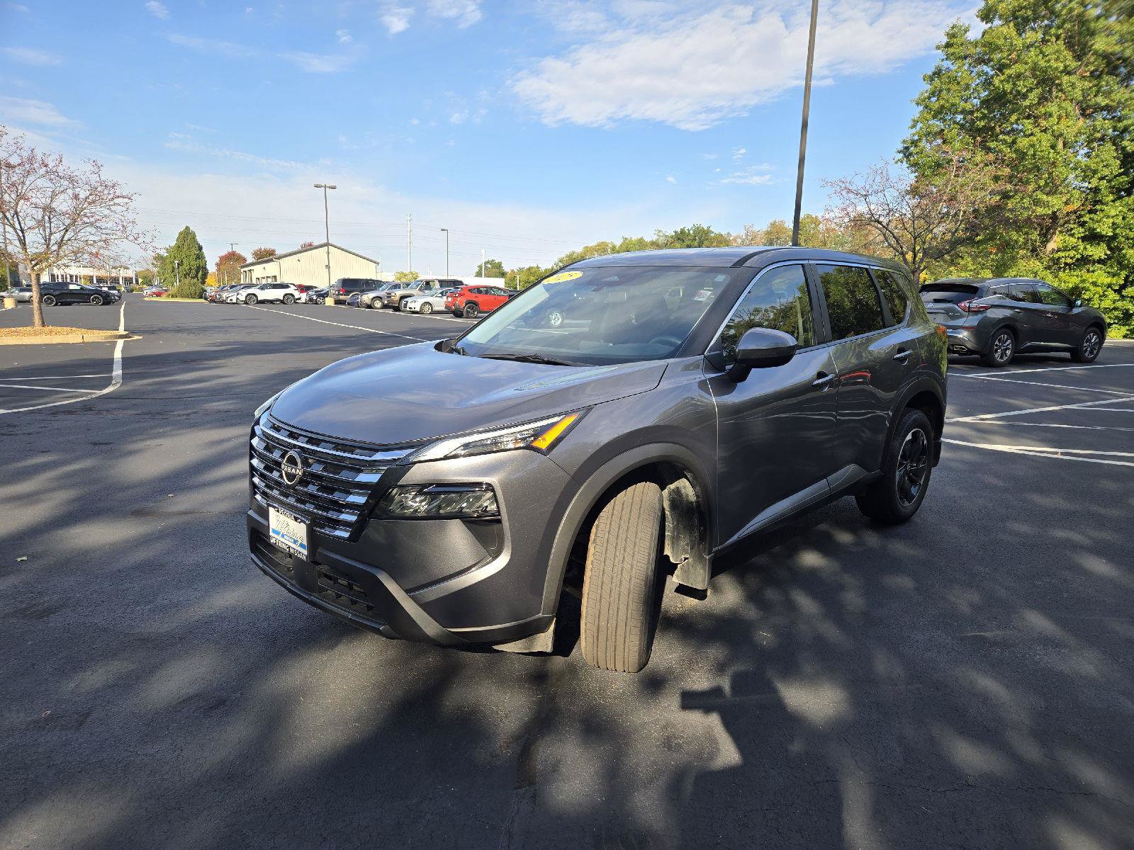 Used 2025 Nissan Rogue SV AWD/4WD image 4