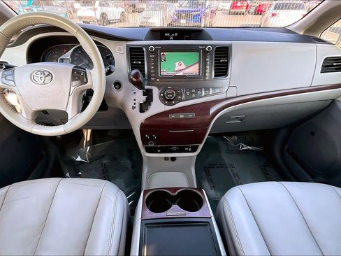Used 2014 Toyota Sienna XLE image 15