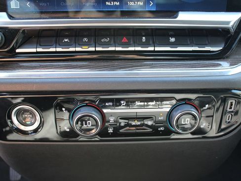 Used 2023 Chevrolet Silverado 1500 LT AWD/4WD image 18