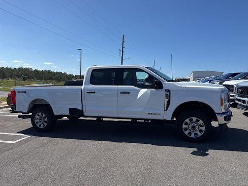 Used 2024 Ford F250 XLT image 1