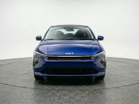 Used 2025 Kia K4 LXS image 2