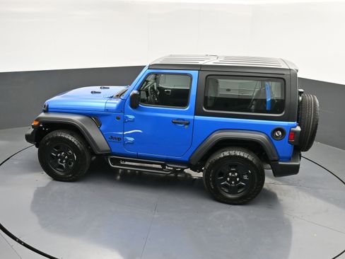 Used 2025 Jeep Wrangler Sport image 32