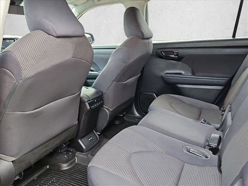 Certified 2021 Toyota Highlander LE image 19