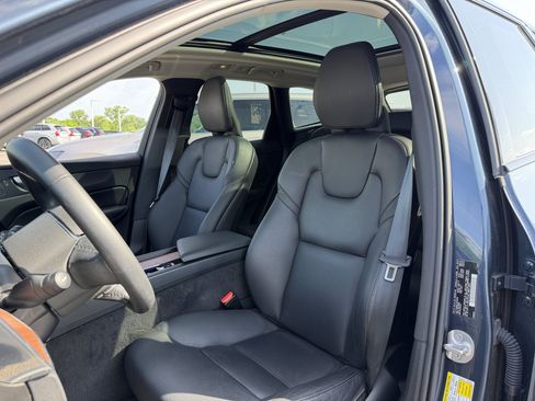 Used 2024 Volvo XC60 T8 Plus w/ Climate Package AWD/4WD image 8