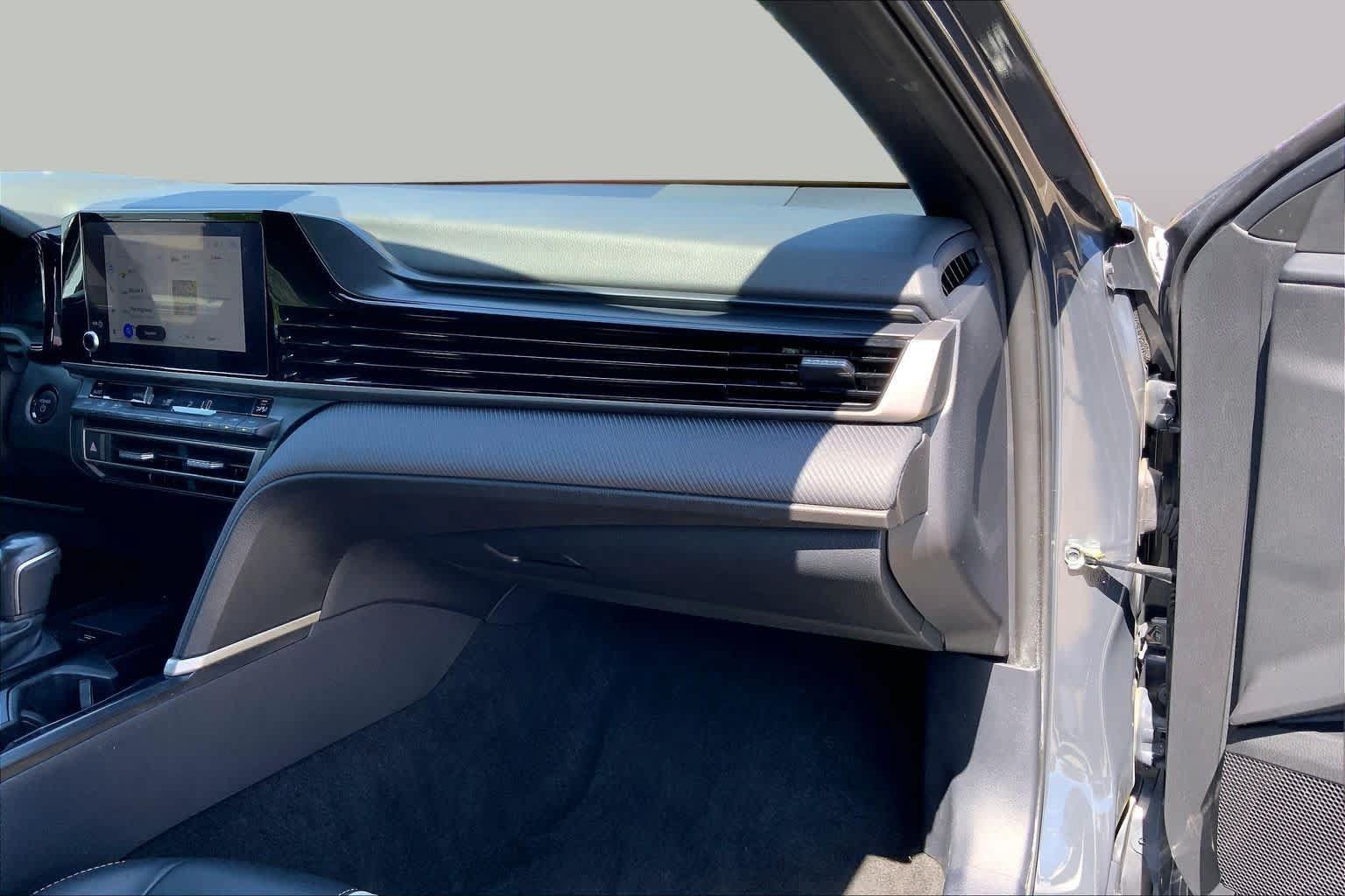 Used 2025 Toyota Camry SE FWD image 18