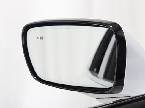 Used 2021 Buick Enclave Essence FWD image 18