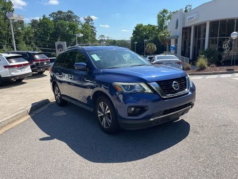 Used 2017 Nissan Pathfinder SV w/ SV Tech Package FWD image 1