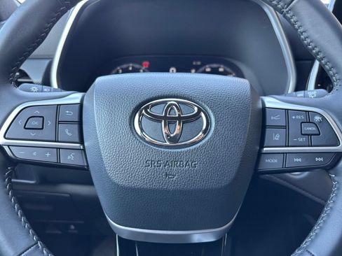 Used 2025 Toyota Highlander XSE AWD/4WD image 30