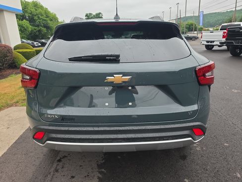 Used 2026 Chevrolet Trax LT w/ Sunroof Package FWD image 4