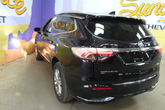 Used 2022 Buick Enclave Avenir w/ Avenir Technology Package AWD/4WD image 6