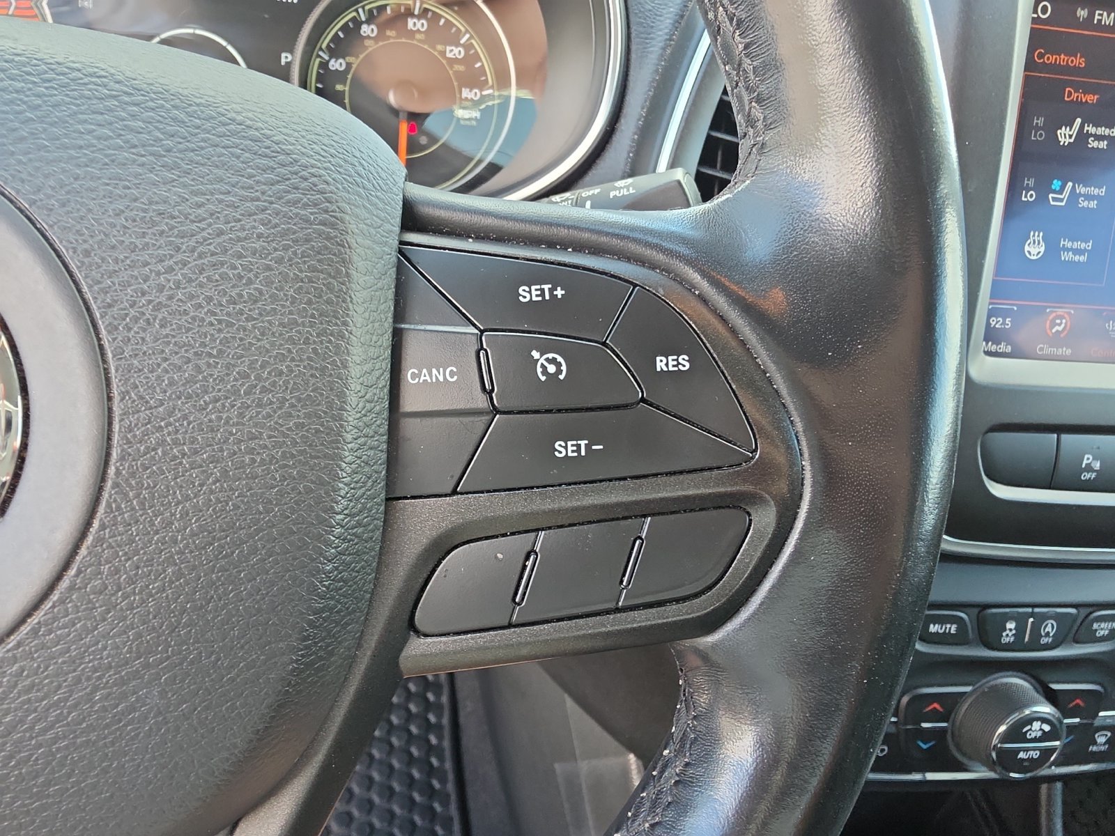 Used 2021 Jeep Cherokee Trailhawk w/ Sun, Sound & Nav Group AWD/4WD image 25