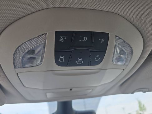 Used 2023 Chrysler Pacifica Touring-L FWD image 37