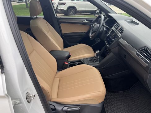Certified 2023 Volkswagen Tiguan SE w/ Panoramic Sunroof Package FWD image 27