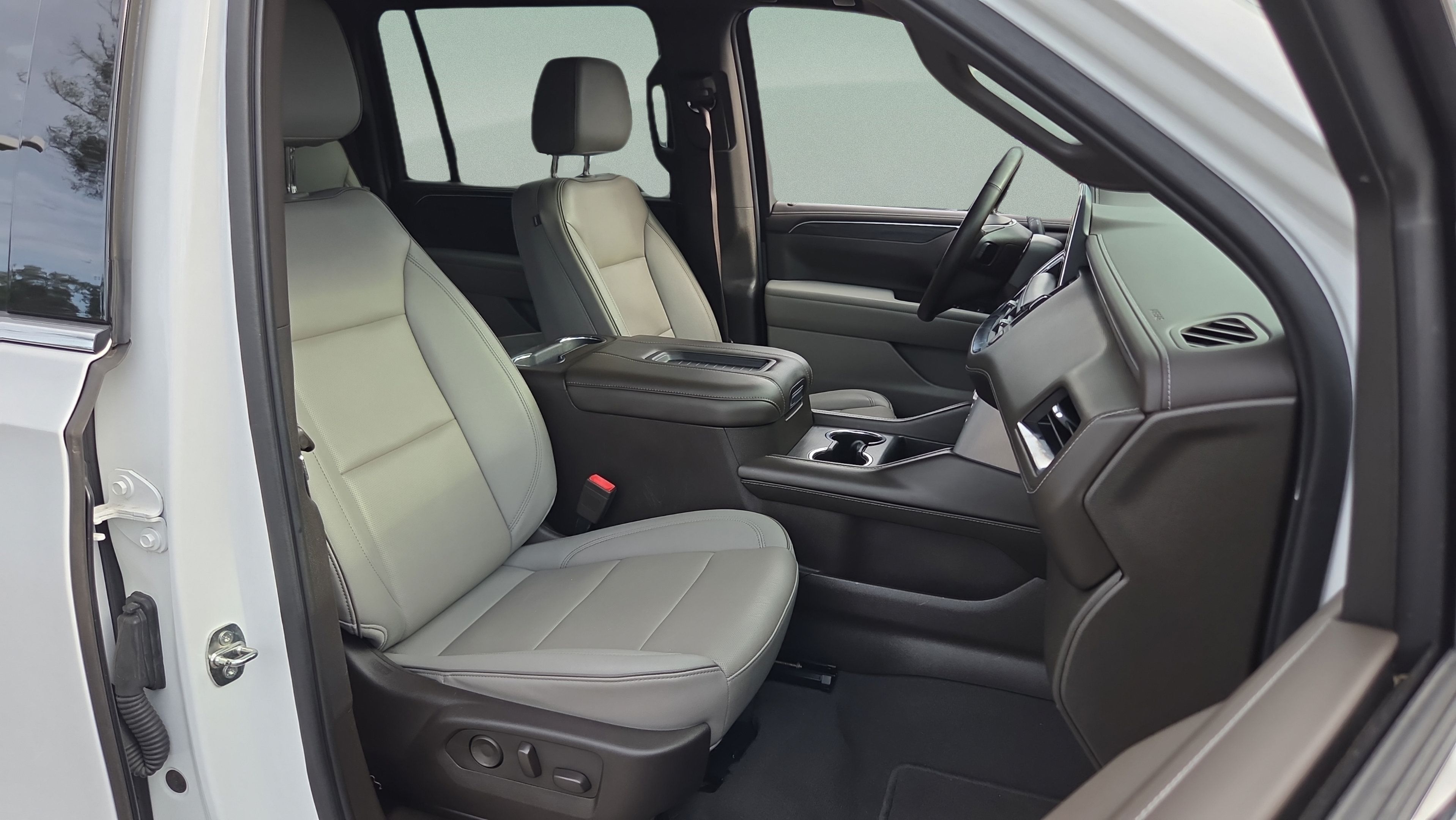 Used 2023 GMC Yukon XL SLT w/ SLT Premium Package RWD image 19
