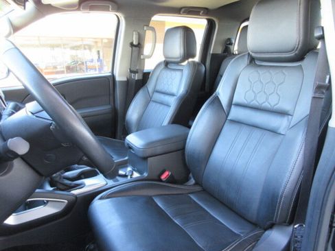 Used 2023 Nissan Frontier SV w/ SV Premium Package image 10