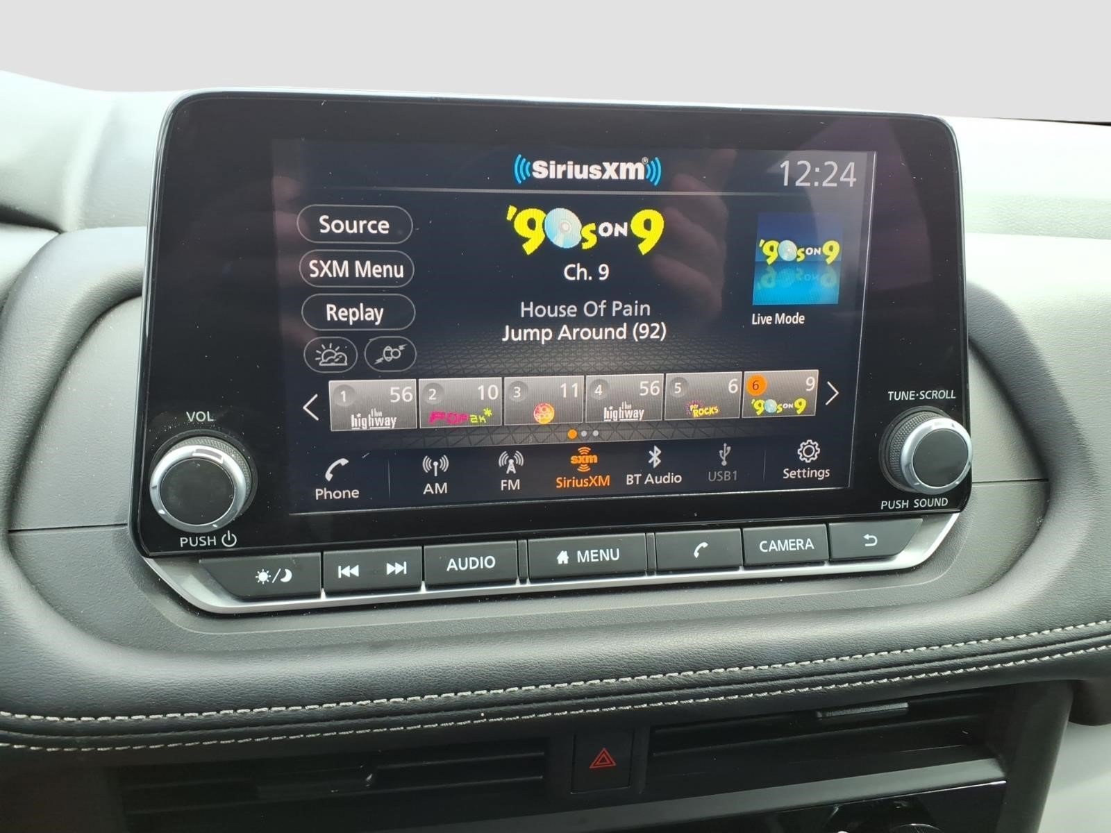 Used 2024 Nissan Rogue S AWD/4WD image 17