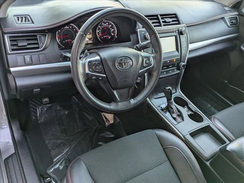 Used 2017 Toyota Camry SE image 10