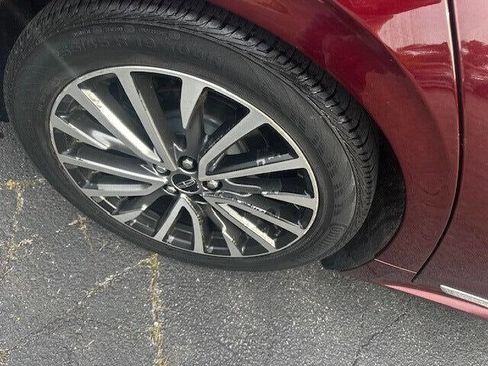 Used 2017 Lincoln Continental Select image 23