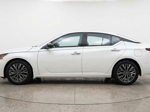 Used 2025 Nissan Altima 2.5 SV image 5