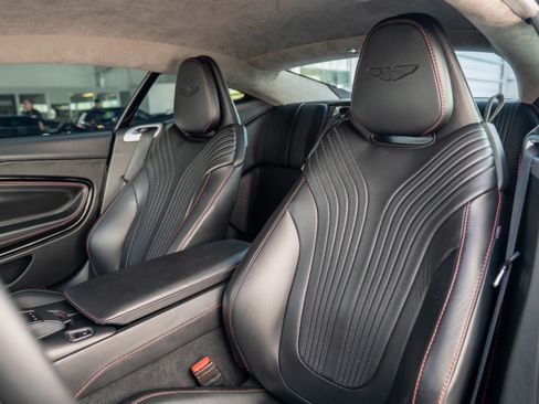 Used 2019 Aston Martin DB11 Coupe image 12