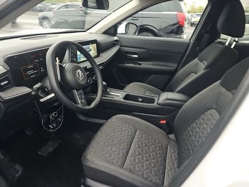 Used 2025 Nissan Kicks SV AWD/4WD image 9