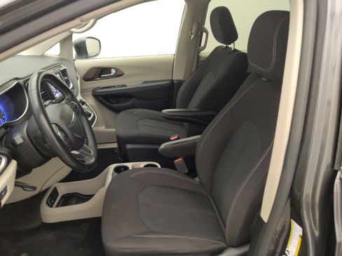 Used 2023 Chrysler Voyager LX FWD image 17