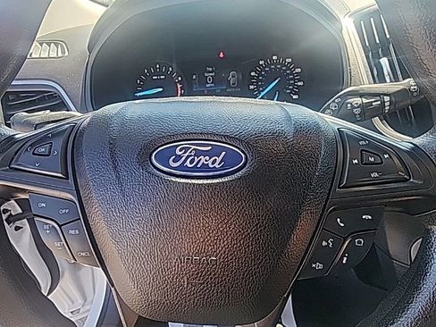 Used 2020 Ford Edge SE image 24