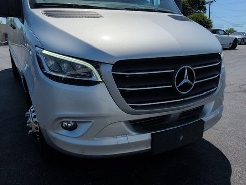 Used 2022 Mercedes-Benz Sprinter 3500 image 11