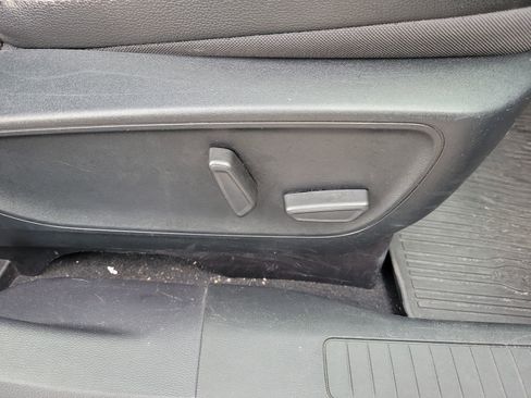 Used 2020 Ford Escape Titanium image 9