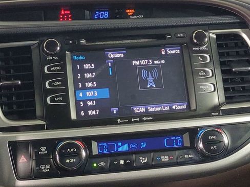Used 2018 Toyota Highlander Plus AWD/4WD image 21