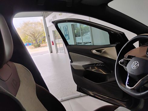 Used 2024 Volkswagen ID.4 Pro image 65