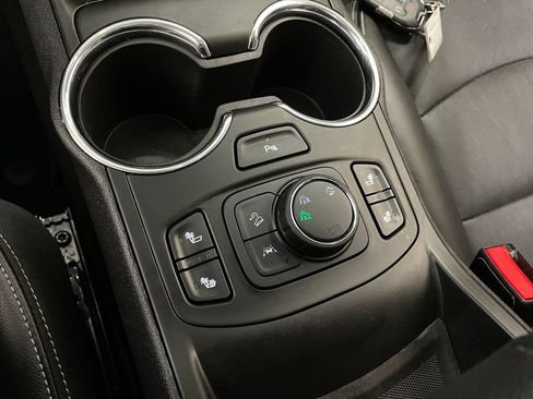 Used 2022 GMC Terrain SLT w/ Infotainment Package II AWD/4WD image 10