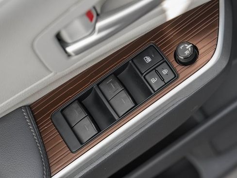 Used 2021 Toyota Sienna XLE image 41