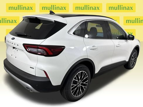 New 2025 Ford Escape SE w/ PHEV Premium Package FWD image 32