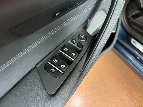 Used 2023 BMW 530i xDrive w/ Premium Package image 19
