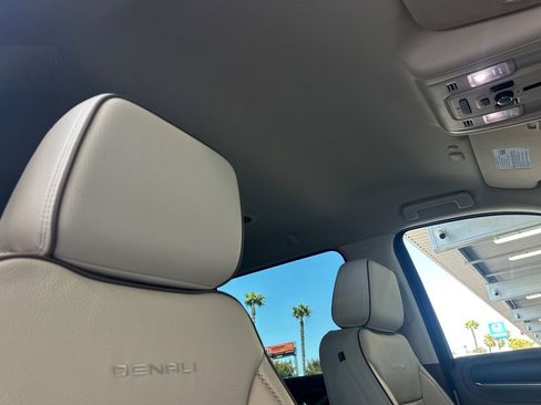 Used 2024 GMC Yukon XL Denali AWD/4WD image 17