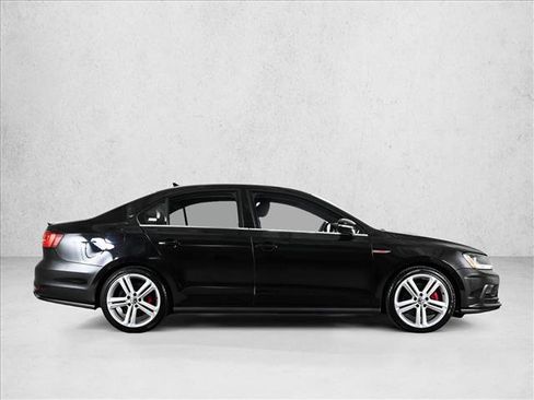 Used 2017 Volkswagen Jetta GLI image 4