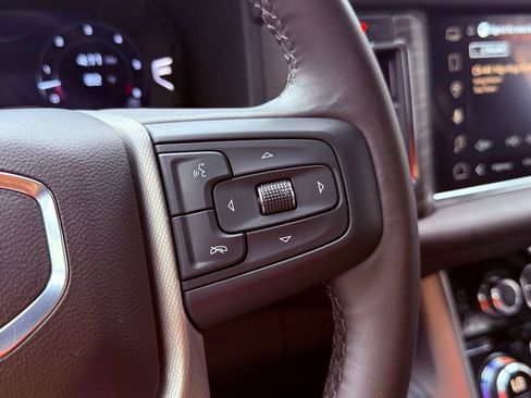 Used 2024 GMC Yukon XL Denali image 17