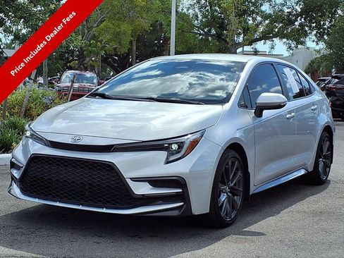 Used 2025 Toyota Corolla SE FWD image 3