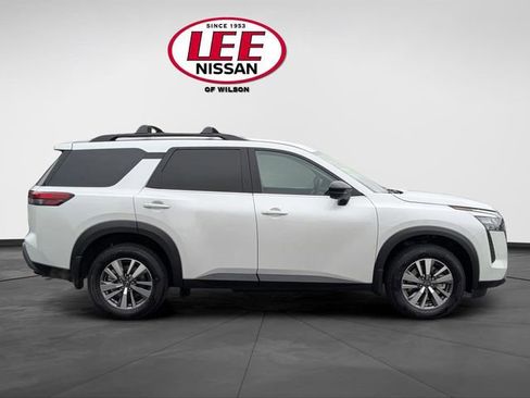 New 2026 Nissan Pathfinder SL AWD/4WD image 2