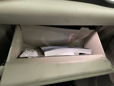 Used 2024 Chrysler Pacifica Touring-L image 25