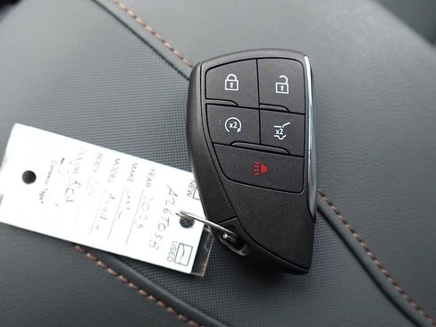 Used 2025 GMC Acadia AT4 w/ Luxury Package AWD/4WD image 38