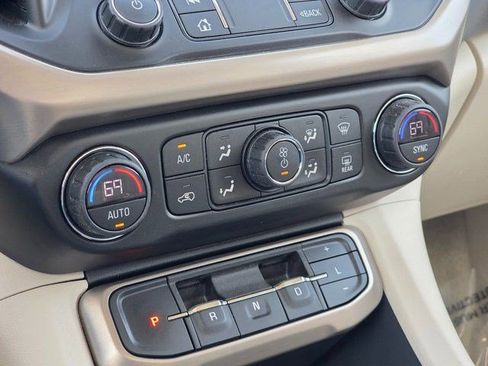 Used 2021 GMC Acadia Denali w/ Denali Ultimate Package AWD/4WD image 38