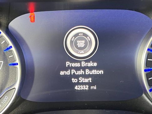 Used 2019 Chrysler Pacifica Touring-L image 2