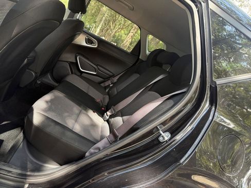 Used 2025 Kia Soul LX w/ LX Technology Package FWD image 34