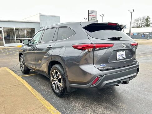 Used 2022 Toyota Highlander XLE image 7