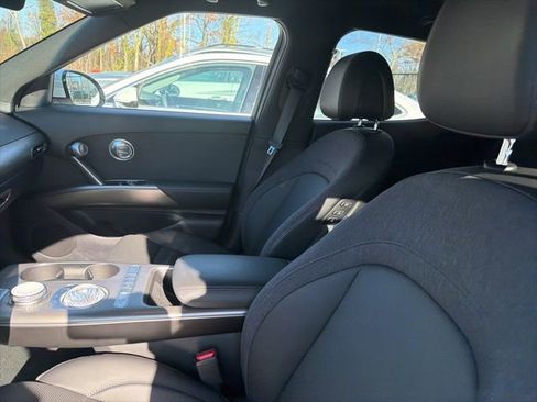 Used 2025 Genesis GV60 Advanced image 10